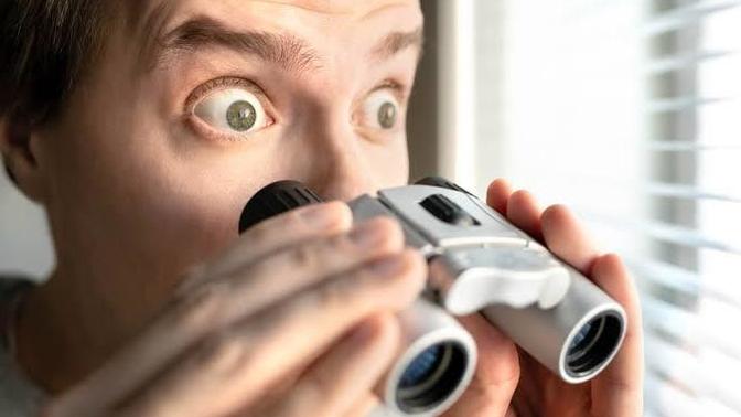 Birini sürekli stalk yapmak hastalıkmıdır yoksa hayranlıkmıdır ?
