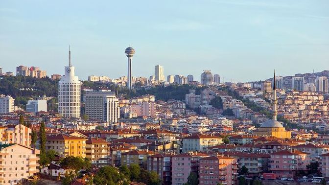 Bu siteden tanışmıştık, buluşmak için  Ankara 'ya gideceğim. Sizce 1 aylık ilişkide buluşmak saçma mı?