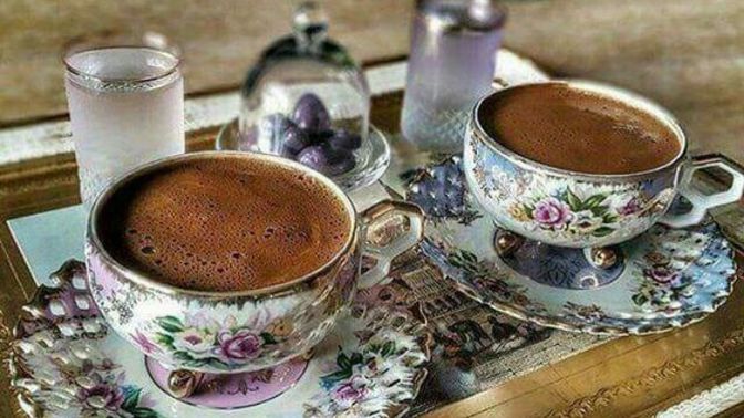 Türk kahvesinin yanında su mu yoksa soda mı tercih edersiniz?