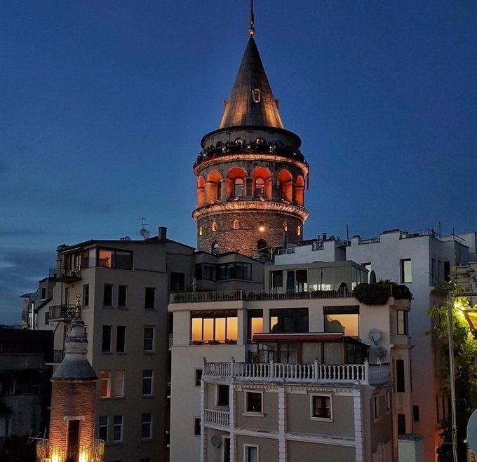 Siteden kiminle Galata Kulesine çıkmak istersin?