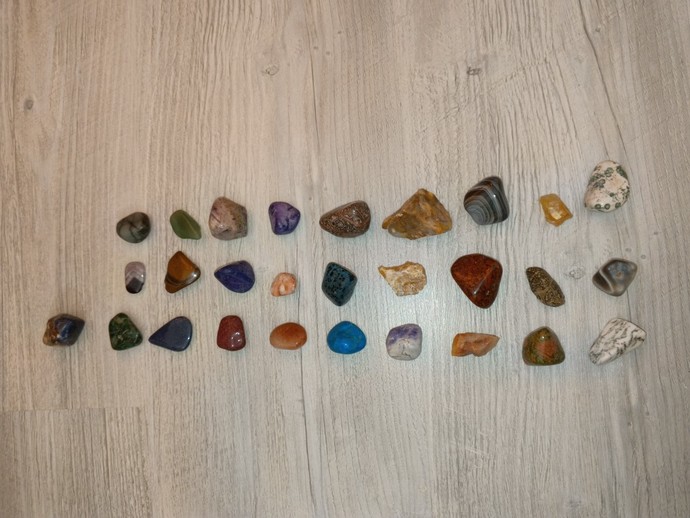 Taş bilgisi olan varsa yazabilir mi hangileri değerli hangileri değil ve ortalama fiyatları neler?