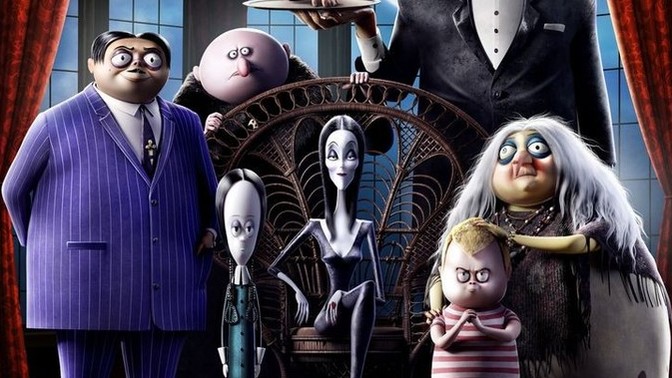 Dizi/filim setine gittiniz ve biraz unatgaç birsisiniz ve ordaki kişiler sizi oyuncu sanıp direk soyunma ve makyaj götürdü?