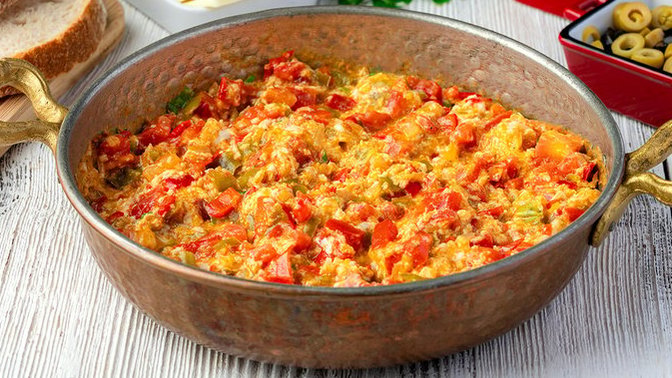 Menemen Soğansız mı olur Soğanlı mı?