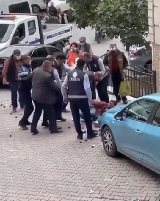 Zabıtaların gücü sokakta meyve sebze satanlara mı yetiyor sadece?