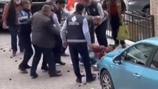 Zabıtaların gücü sokakta meyve sebze satanlara mı yetiyor sadece?