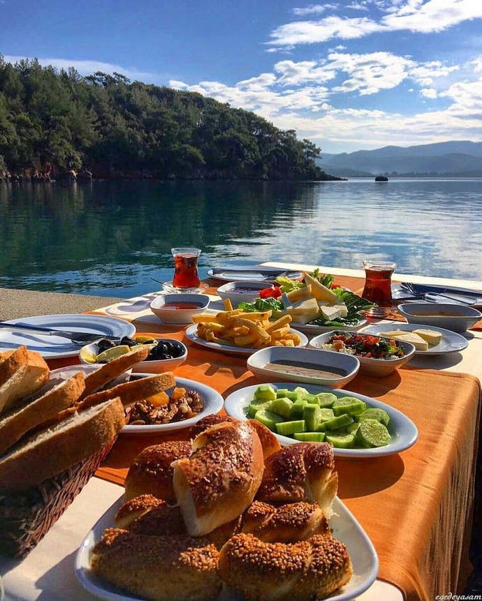Balkonda kahvaltı yapmak dışarıda kahvaltı yapmak anlamına gelir mi?