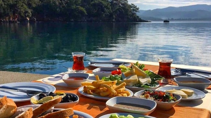 Balkonda kahvaltı yapmak dışarıda kahvaltı yapmak anlamına gelir mi?