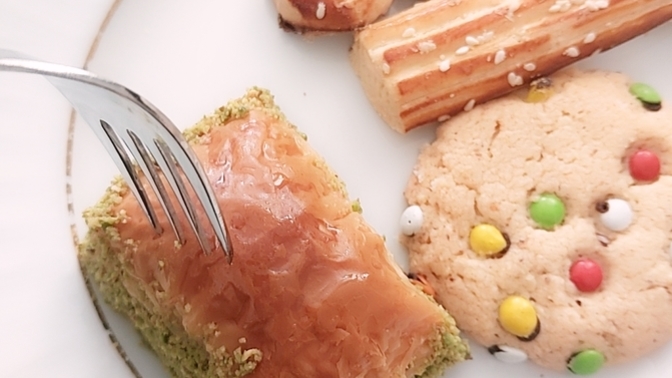 Gaziantep dışın da baklava yiyince neden şerbetli kek yemiş hissine kapılıyorum?