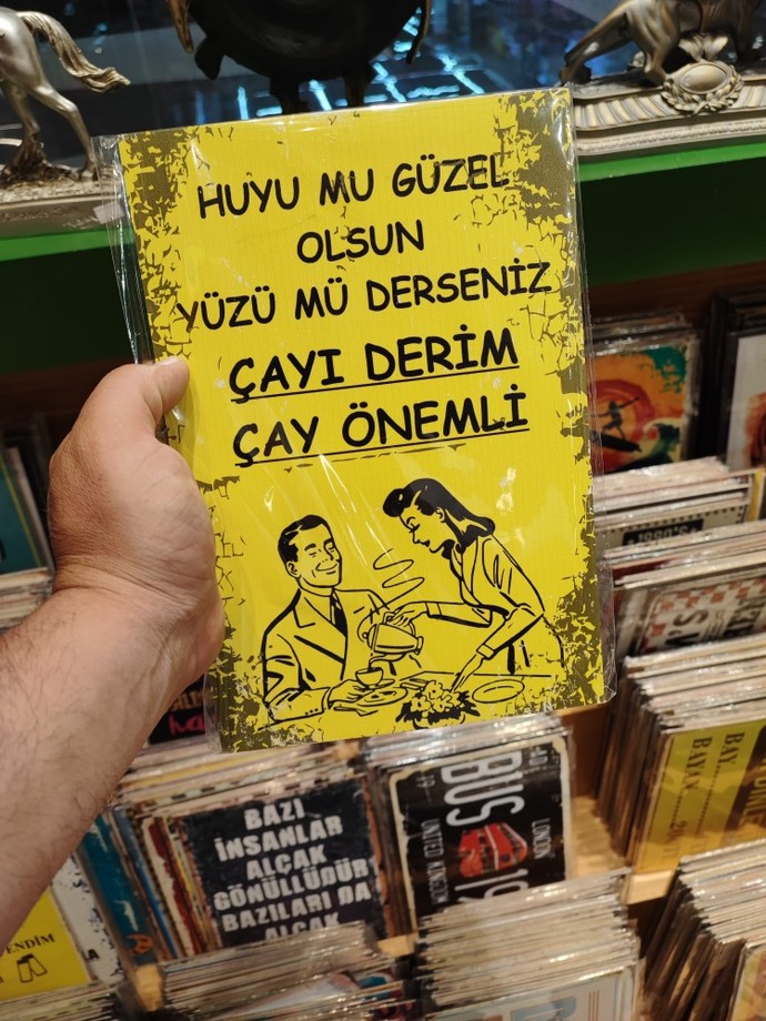 Yüzü güzele mi doyulmaz, çayı güzel demleyene mi?