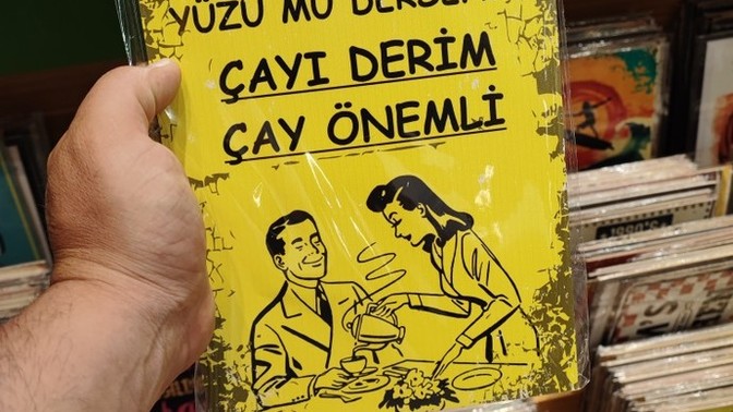 Yüzü güzele mi doyulmaz, çayı güzel demleyene mi?