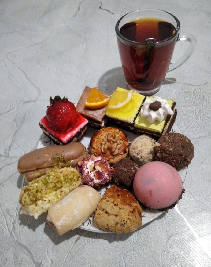 Çayı şekersiz içtiğim için kendime böyle ufak bir tabak hazırladım nasıl olmuş?