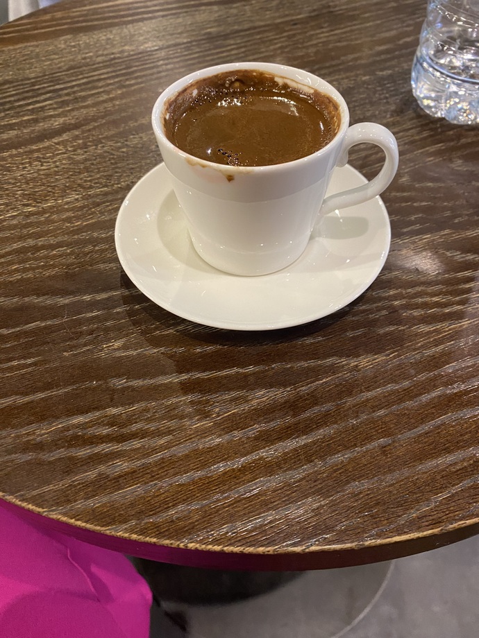 Kim sabahın köründe kahvesini içti?