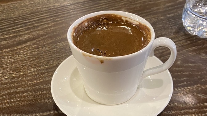 Kim sabahın köründe kahvesini içti?