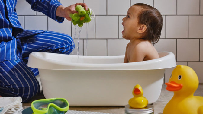 Bebekleri yaz aylarında ne sıklıkla banyo yaptırmak gerekir?