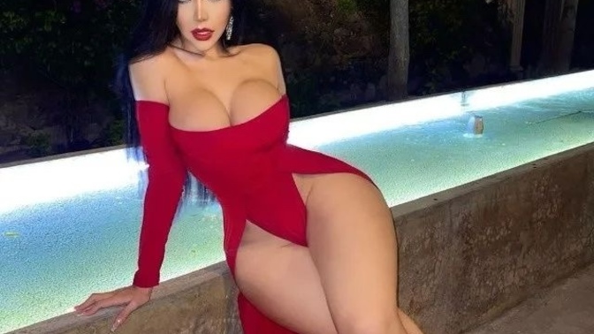 Böyle karınız olsaydı dışarı çıktığında kıskanır mıydınız ne yapardınız?
