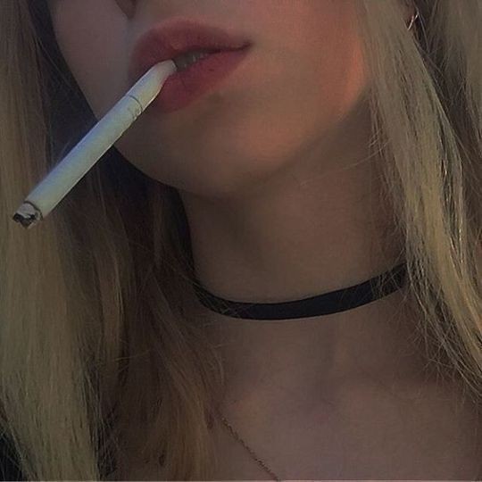 Ablam sigara içtikten sonra sakızımı almış. sakızı istedim sigaranın tadı geçmiş ve boğazım yandı ama sevdim. normal mi?