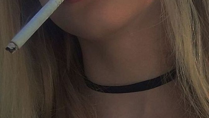 Ablam sigara içtikten sonra sakızımı almış. sakızı istedim sigaranın tadı geçmiş ve boğazım yandı ama sevdim. normal mi?
