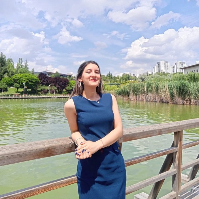 Bana verdiğiniz öneriler ile kombinimi yaptım ve mezuniyete gittim. Olmuş mu?