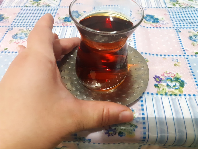 Şuraya bir kek ve çay bırakalım iyi olmuş mu?