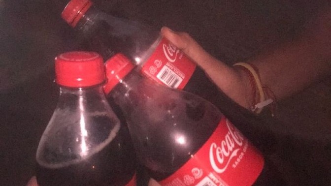 Dışarıda çalışan kişiler neden hep kola içiyor?