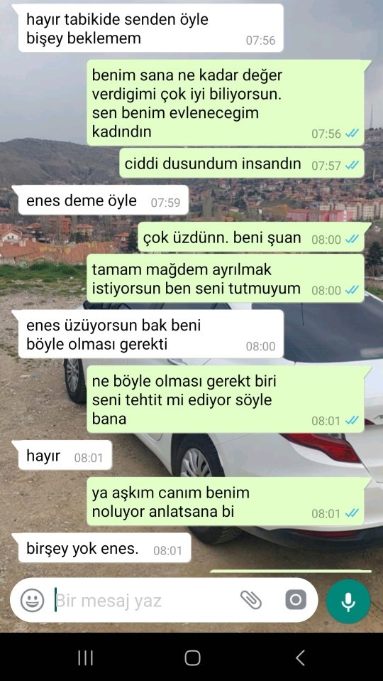 Sevgilim az önce durduk yere ayrılmak istedigini söyledi mesajlar detayda ne olmuş olabilir acill yardım sinirden duramıyorum?
