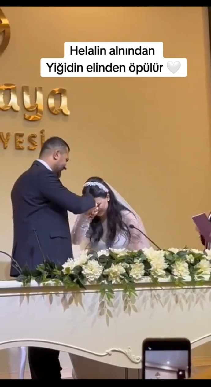 El öpmek ne anlama gelir? Siz eşinizin elini öper misiniz?