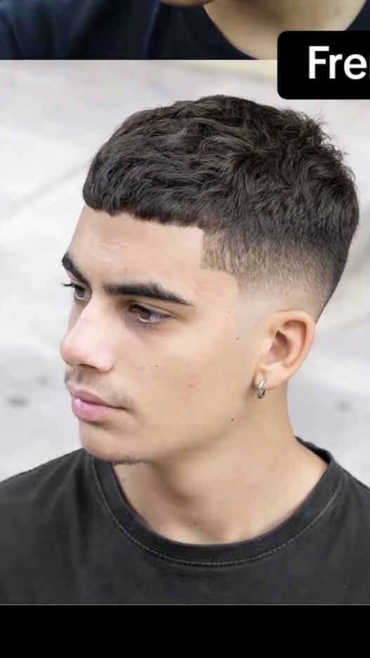 Bu saç modeli sizcede yakışıklı erkekte şık dururmu?