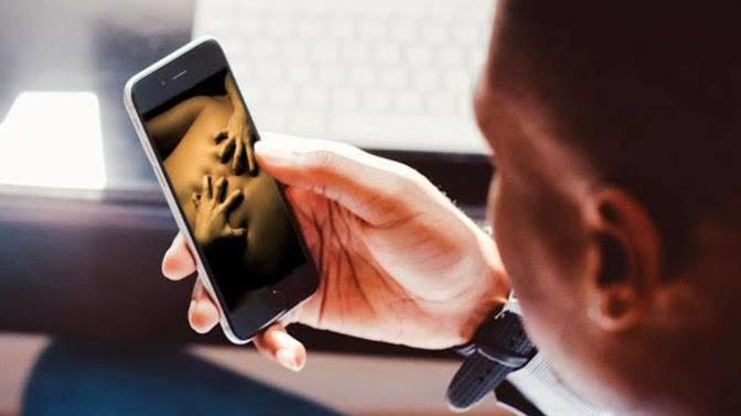 Evli bir erkek neden cinsel içerikli videolar izler?