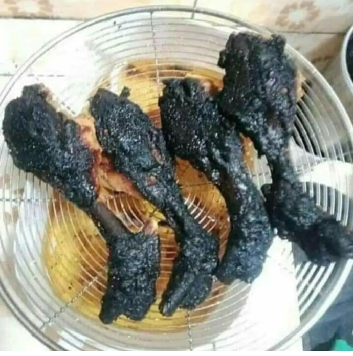 Öğlen sizin için bi tavuk yaptım parmaklarınızı yersiniz, ekmeğini kapan gelsinn? kim istiyor fazla kalmadı 🤭🤭🤭?