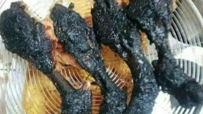 Öğlen sizin için bi tavuk yaptım parmaklarınızı yersiniz, ekmeğini kapan gelsinn? kim istiyor fazla kalmadı 🤭🤭🤭?