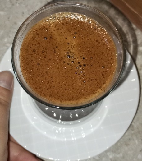 Benim gibi türk kahvesini çay bardağında içmeyi seven var mı?