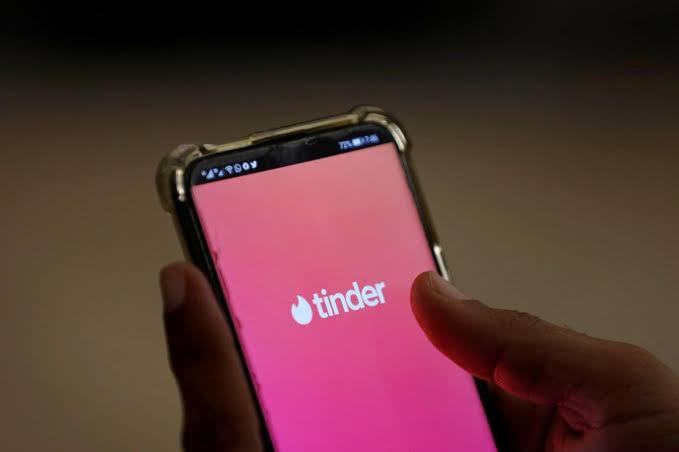 Sevgilinizin telefonunda Tinder uygulamasını görseniz tepkiniz ne olurdu?