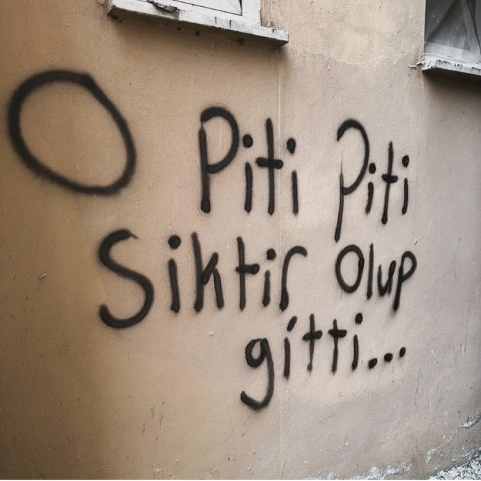 Elinizde bir sprey boya var. Duvara ne yazarsın?