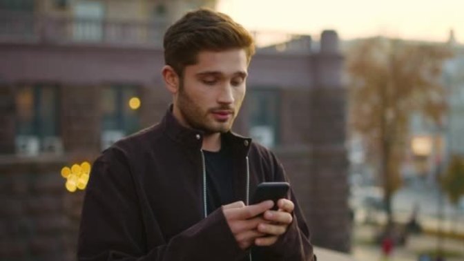 Bir erkek her takip ettiği kızla konuşur mu?
