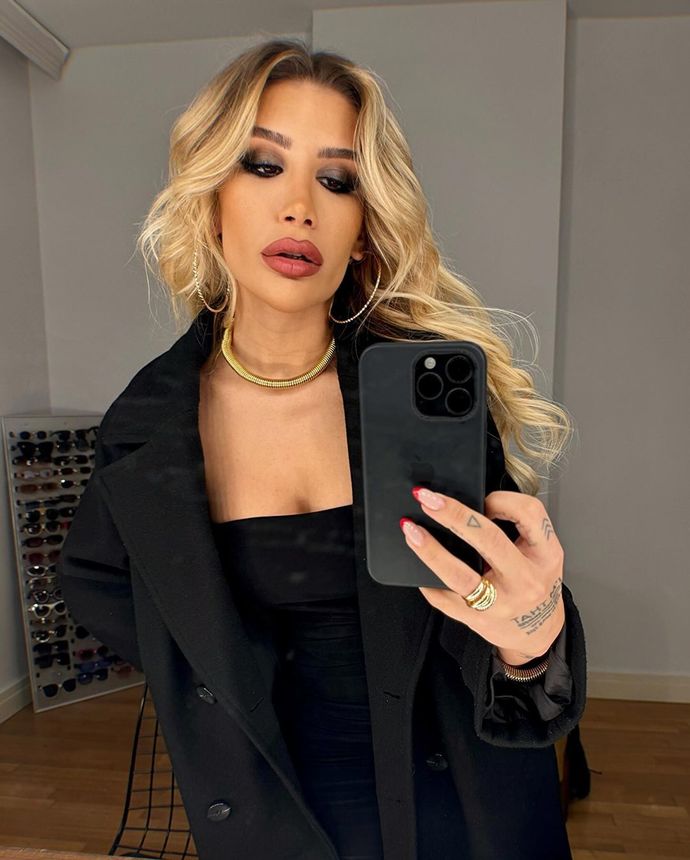 İrem Derici Başlarım erkolara, erkolar kapatılsın. İstediğim erkeği gidip alırım dedi! Kadın isterse istediği erkeği alabilir mi?