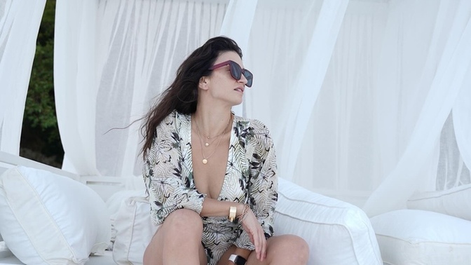 Ceren bemderlioğlu evli olmasına rağmen çok cesur giyinimiyor mu?