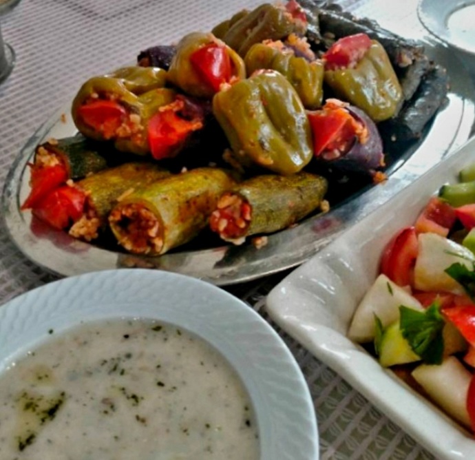 KızlarSoruyor da hangi üye ile yemeğe gitmek ister siniz ?