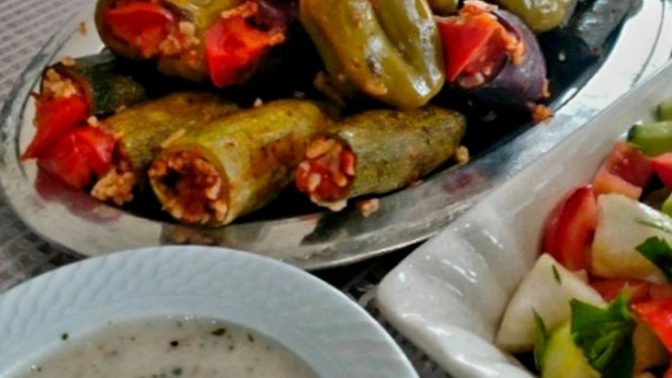 KızlarSoruyor da hangi üye ile yemeğe gitmek ister siniz ?