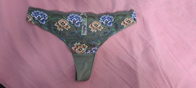 Sizce hangisi güzel siz olsanız hangisini alır giyersiniz?