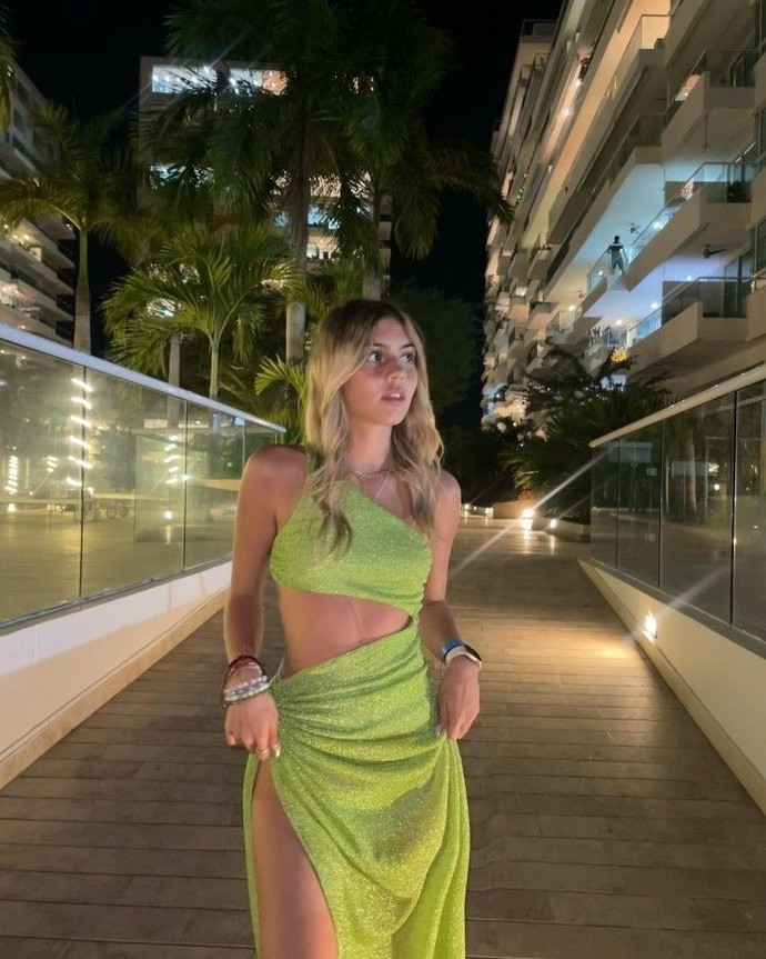 Kız kıza date çıkıyoruz sizce hangi kombin?