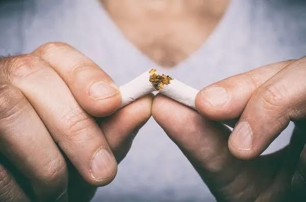Hiç ailenizin sigarası dumanından rahatsız olduğunuz için camdan aşağıya attığınız oldu mu?