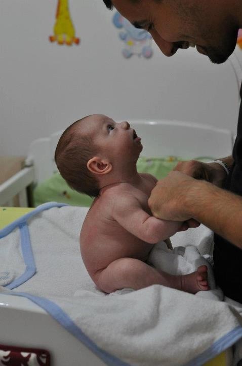 Diş çıkarma sürecinde bebeklerle nasıl ilgilenmeliyiz?