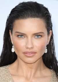 Adriana Lima aşırı güzel değil mi?