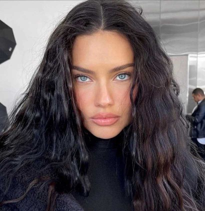 Adriana Lima aşırı güzel değil mi?