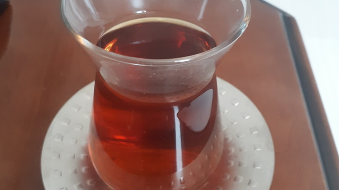 Şarkı eşliğinde çaylar içilse mi?