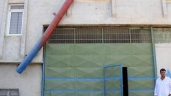 Eşi yorulmasın diye evine 'Çöp Boru Hattı' Kurdu! Sizin de eşiniz böyle bir şey yapsaydı mutlu olur muydunuz?