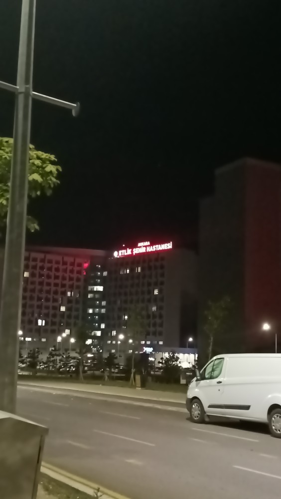 Hastaneleri seven var mı acaba hasta yatana mj zordur refakatçi olup sürekli koşturmak mı daha zordur?
