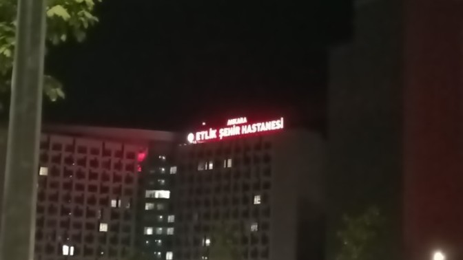 Hastaneleri seven var mı acaba hasta yatana mj zordur refakatçi olup sürekli koşturmak mı daha zordur?