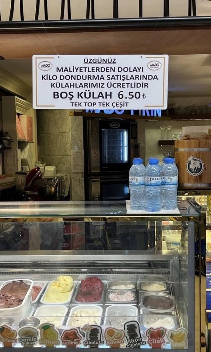 Boş dondurma külahı 6.50 TLden satılmaya başladı. Ülke ekonomisi nereye gidiyor sizce?