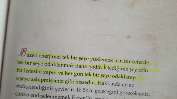 İstediğimiz şeylerin listesini yapıp onlar olmuş gibi davranıp inanmaya ne dersin?